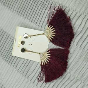 5 for $25! Saachi Gold Tone Red Fringe Statement Necklace